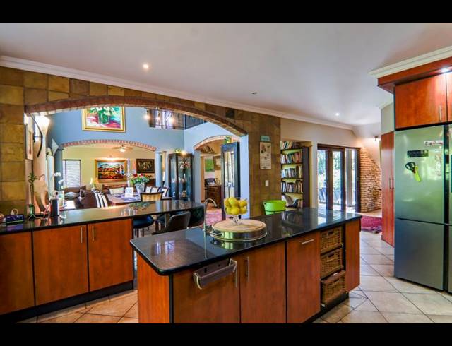 5 BEDROOM HOUSE FOR SALE IN MIDSTREAM ESTATE